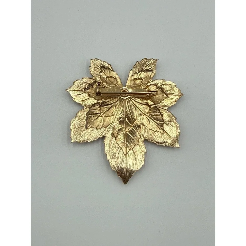 The Unbranded Brand vintage brooch